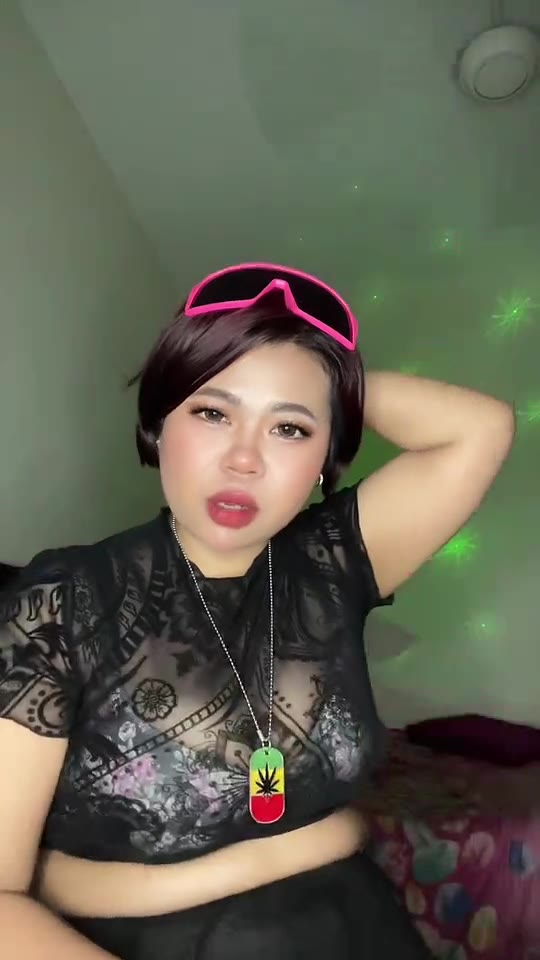 Goyang Pantat Cewek Bondol Susu Tobrut Bergetar